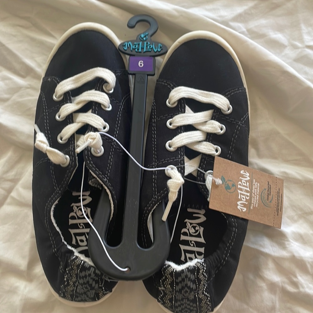 Women’s Black Shoes